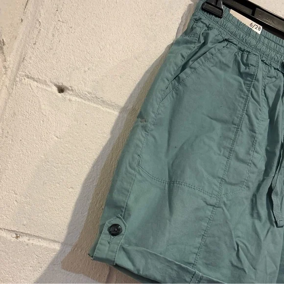 Curve Appeal Women’s cargo shorts green high waist cuff hem size 6 - Picture 2 of 6